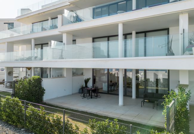 Apartamento en Fuengirola - Ref: 323 Piso moderno y lujoso con jardín en un popular complejo