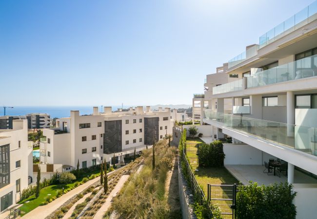 Apartamento en Fuengirola - Ref: 323 Piso moderno y lujoso con jardín en un popular complejo