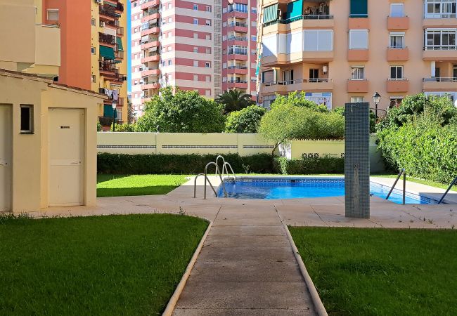 Apartamento en Fuengirola - Ref: 324 Céntrico apartamento de 3 dormitorios con piscina y cerca de todo