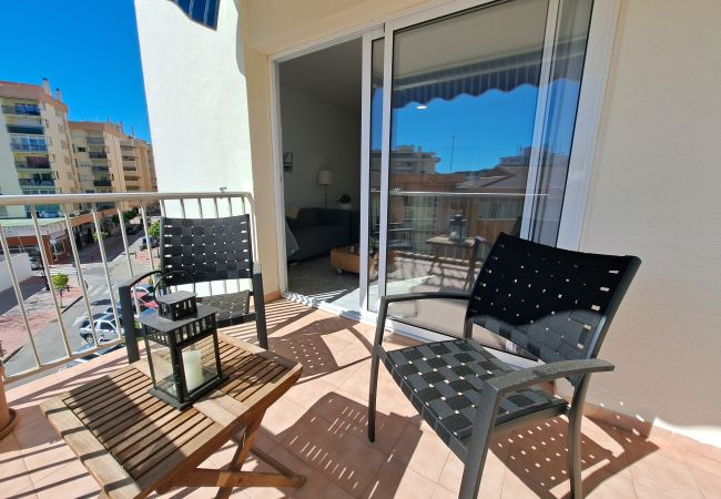 Apartamento en Fuengirola - Ref: 324 Céntrico apartamento de 3 dormitorios con piscina y cerca de todo