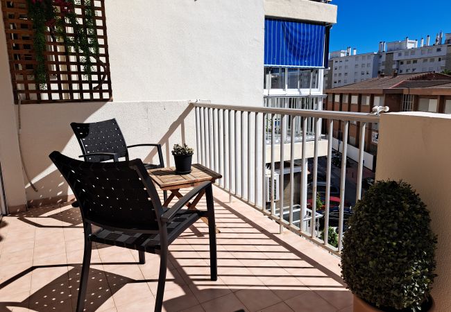 Apartamento en Fuengirola - Ref: 324 Céntrico apartamento de 3 dormitorios con piscina y cerca de todo