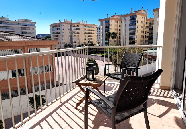 Apartamento en Fuengirola - Ref: 324 Céntrico apartamento de 3 dormitorios con piscina y cerca de todo