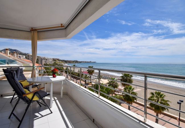 Apartamento en Fuengirola - Ref: 305 Apartamento en primera línea de playa en Carvajal con impresionantes vistas al mar