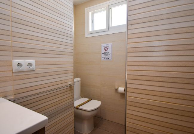 Apartamento en Fuengirola - Ref: 268 Impresionante piso en primera línea de playa en Fuengirola con piscina y parking Apartamento en Fuengirola - Ref: 268 Impresionante piso en primera línea de playa en Fuengirola con piscina y parking