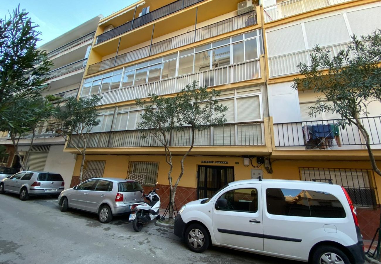 Apartamento en Fuengirola - Ref:221. Apartamento de 2 dormitorios en Fuengirola al lado de la playa. Excelente ubicación