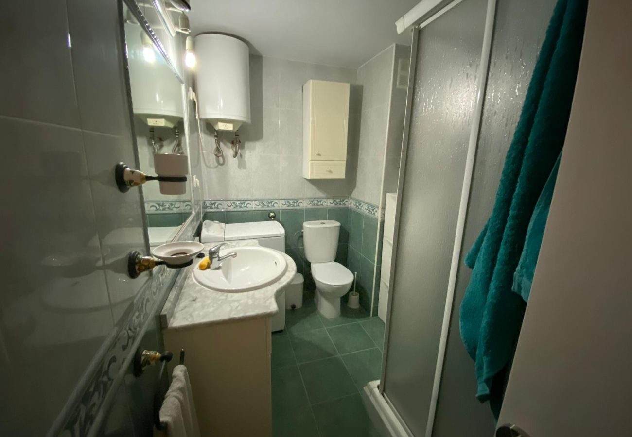 Apartamento en Fuengirola - Ref:221. Apartamento de 2 dormitorios en Fuengirola al lado de la playa. Excelente ubicación