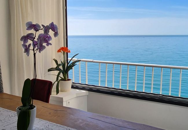 Apartment in Fuengirola - Ref: 307 Modern beachfront apartment in Torreblanca with stunning sea views Apartment in Fuengirola - Ref: 307 Modern beachfront apartment in Torreblanca with stunning sea views
