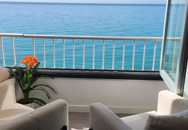 Apartment in Fuengirola - Ref: 307 Modern beachfront apartment in Torreblanca with stunning sea views