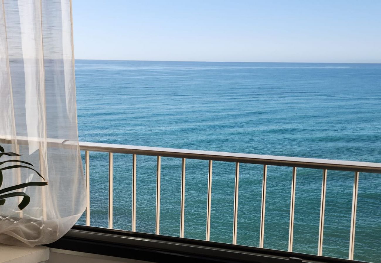 Apartment in Fuengirola - Ref: 307 Modern beachfront apartment in Torreblanca with stunning sea views