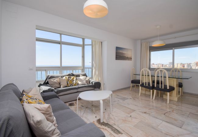 Apartment in Fuengirola - Ref: 222 Sunny beachfront apartment with spectacular views of the sea and Fuengirola