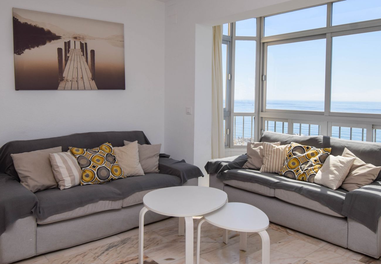 Apartment in Fuengirola - Ref: 222 Sunny beachfront apartment with spectacular views of the sea and Fuengirola