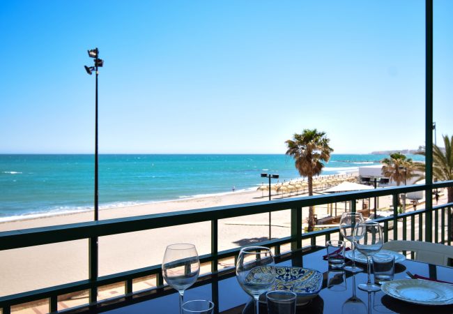  in Fuengirola - Ref: 237 Beachfront apartment in Carvajal with amazing sea views