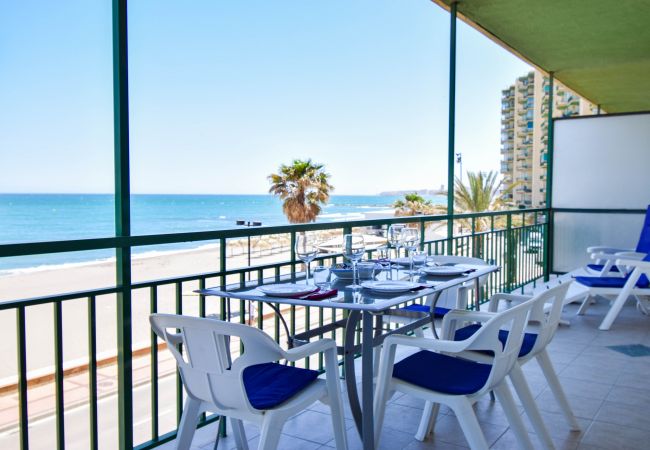 Apartment in Fuengirola - Ref: 237 Beachfront apartment in Carvajal with amazing sea views