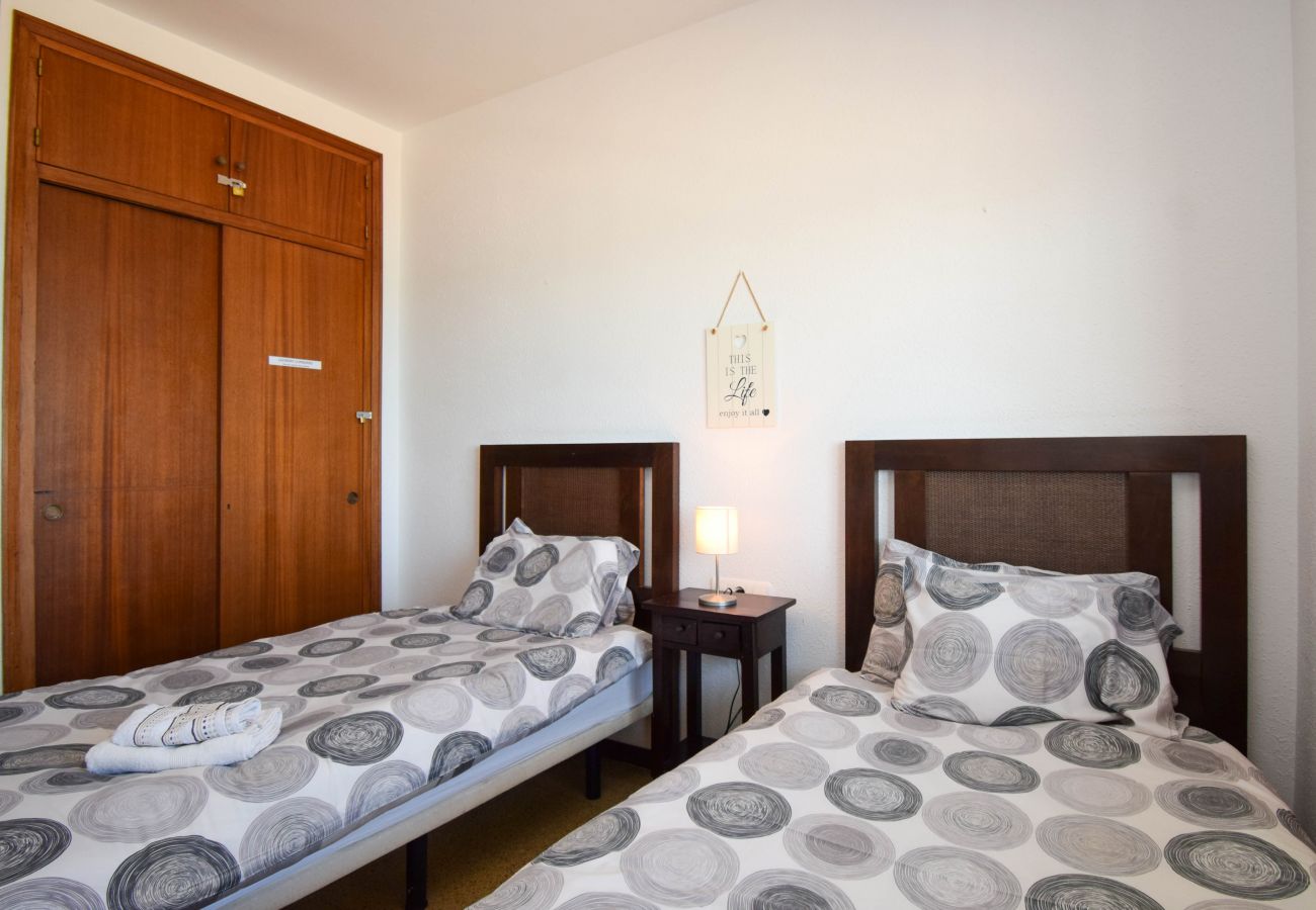 Apartment in Fuengirola - Ref: 237 Beachfront apartment in Carvajal with amazing sea views