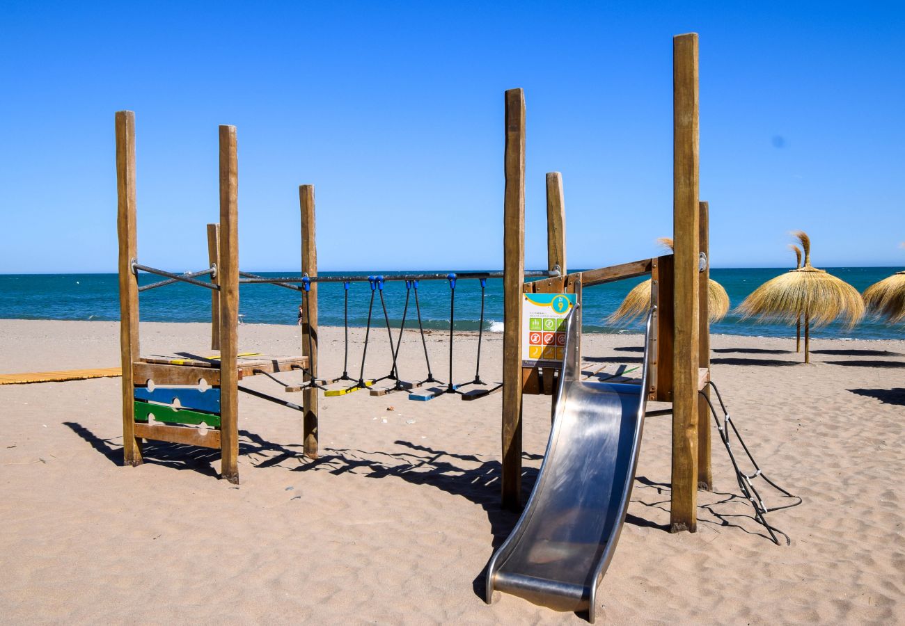Apartment in Fuengirola - Ref: 237 Beachfront apartment in Carvajal with amazing sea views