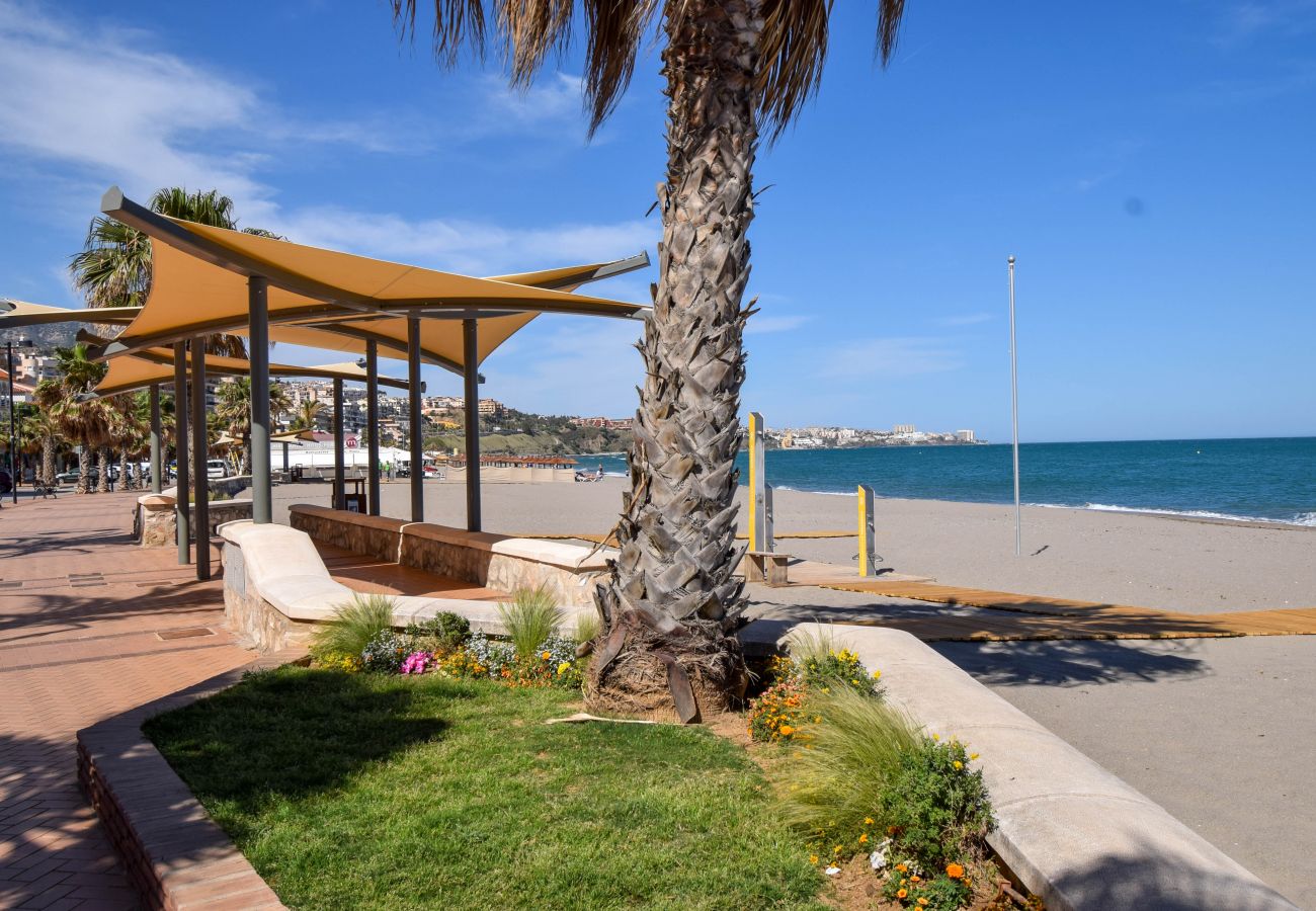 Apartment in Fuengirola - Ref: 237 Beachfront apartment in Carvajal with amazing sea views