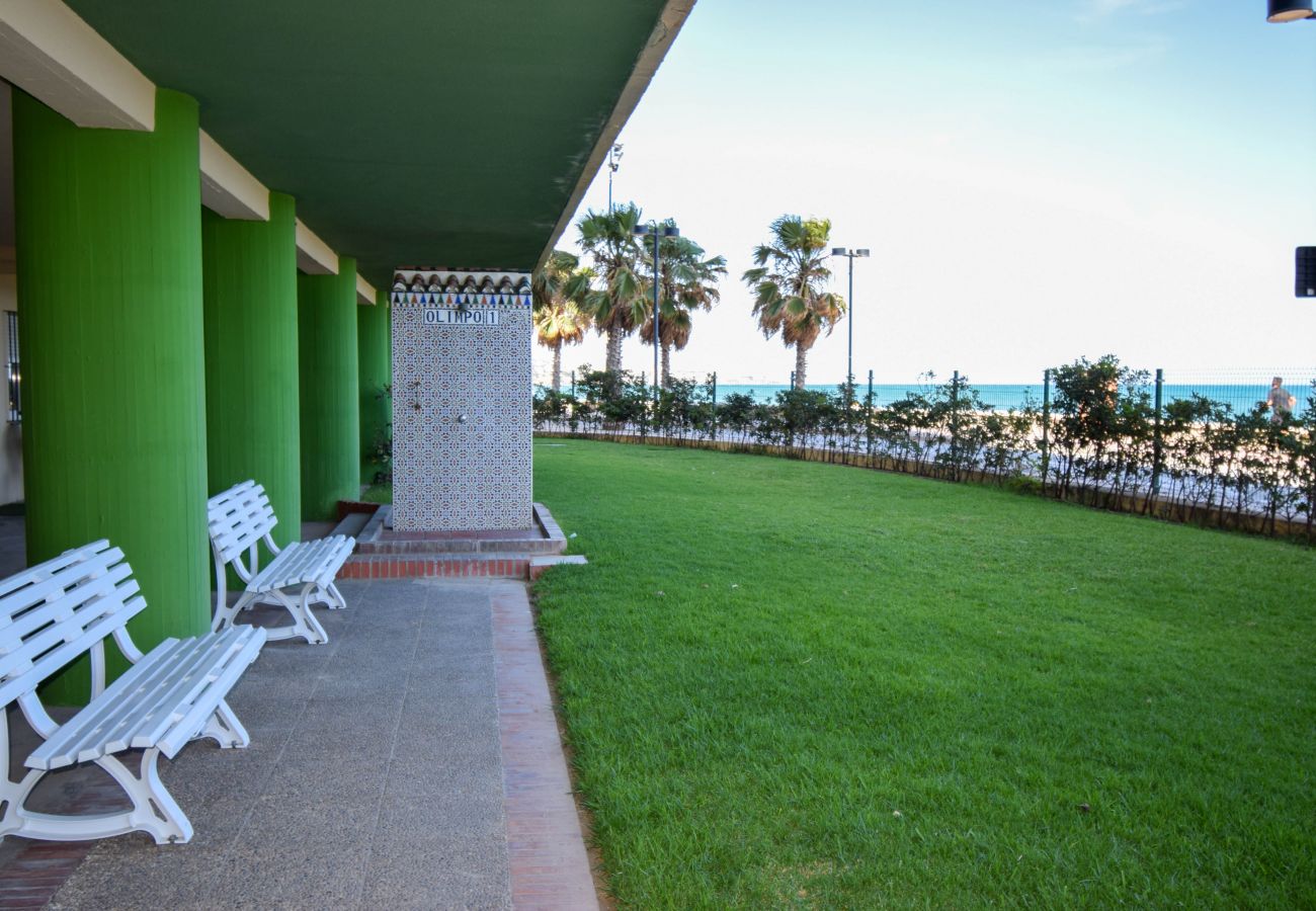 Apartment in Fuengirola - Ref: 237 Beachfront apartment in Carvajal with amazing sea views