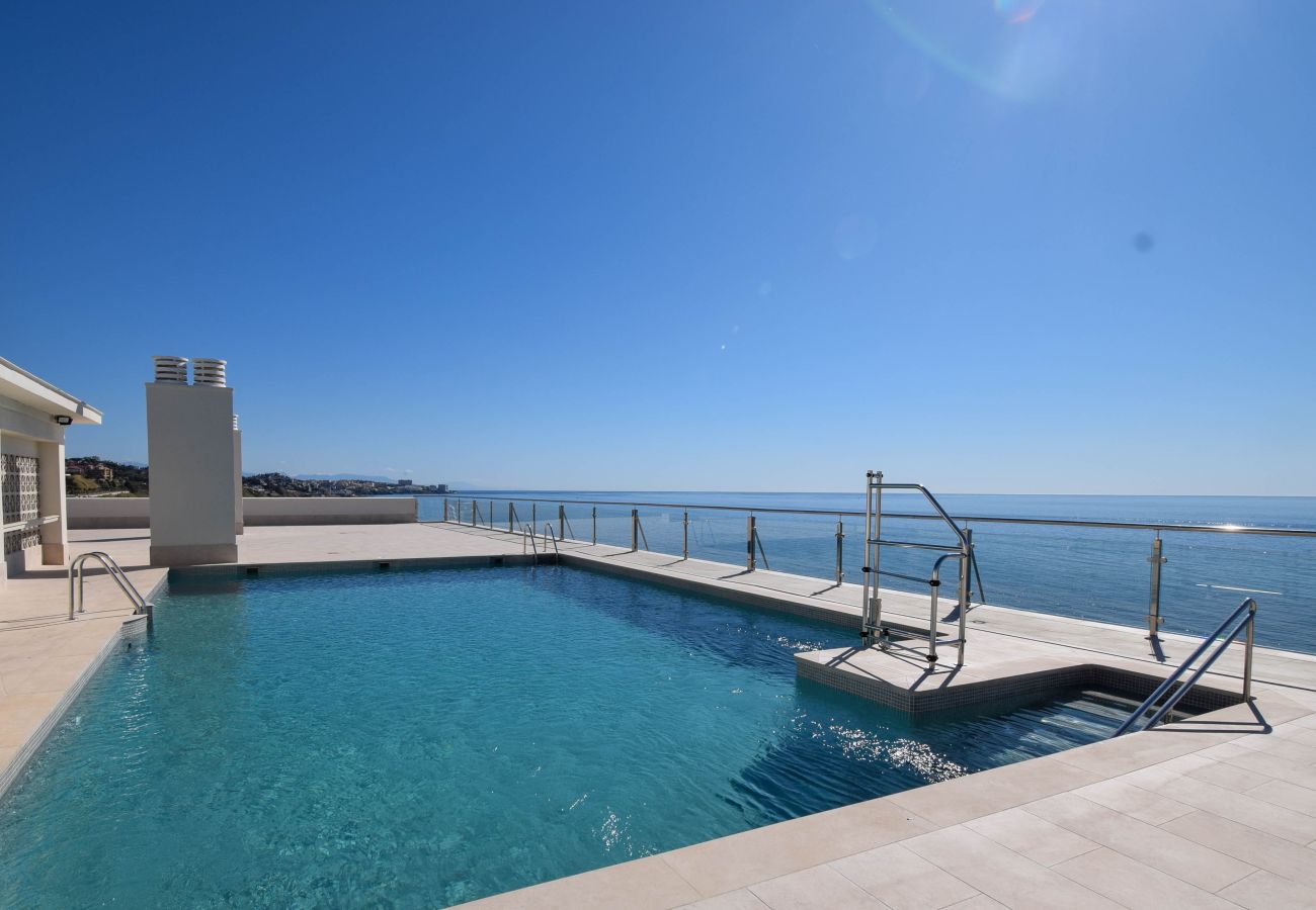 Apartment in Fuengirola - Ref: 237 Beachfront apartment in Carvajal with amazing sea views