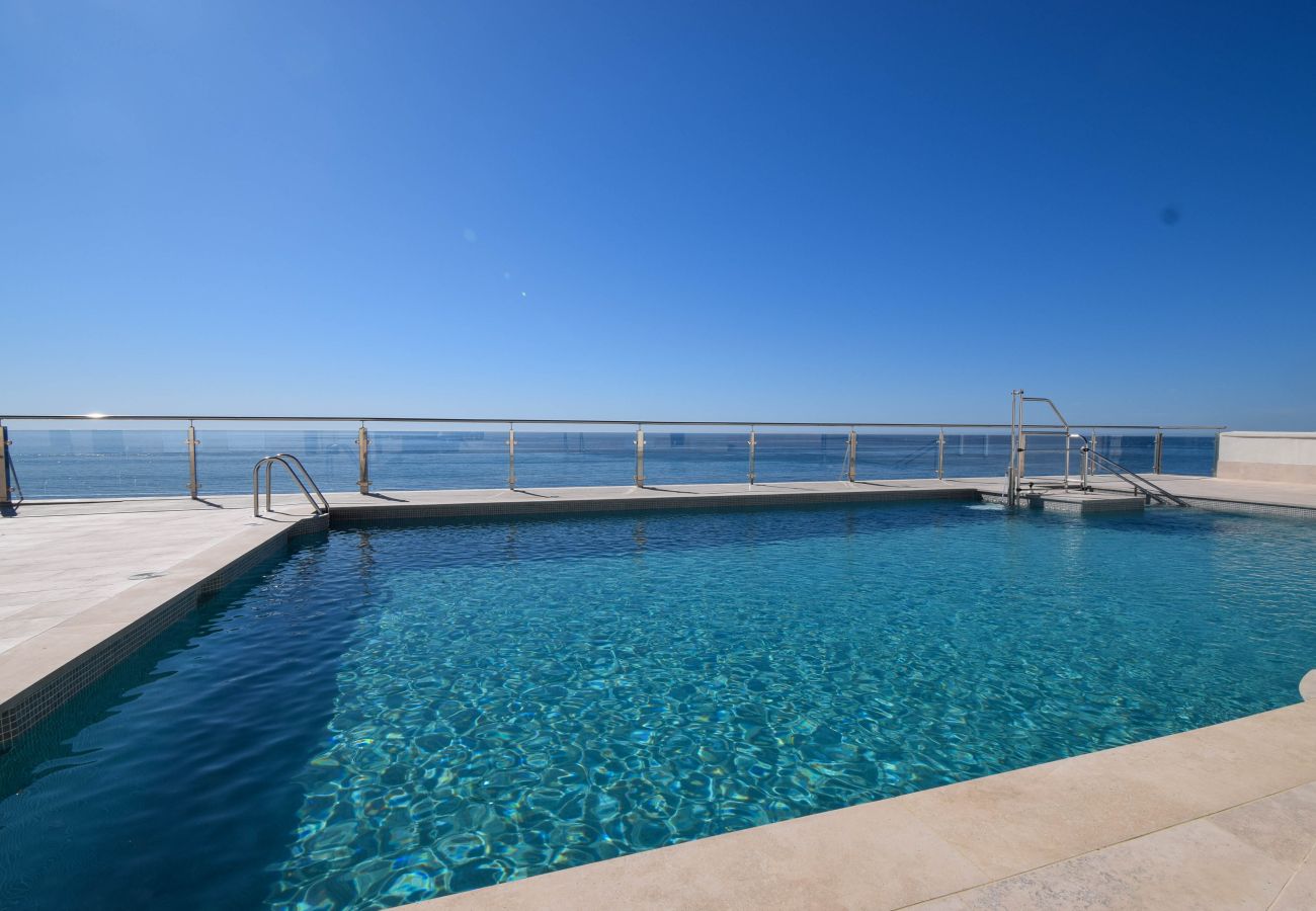 Apartment in Fuengirola - Ref: 237 Beachfront apartment in Carvajal with amazing sea views