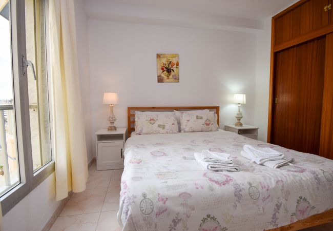 Apartment in Fuengirola - Ref: 257 Beachfront apartment with stunning views of the Mediterranean