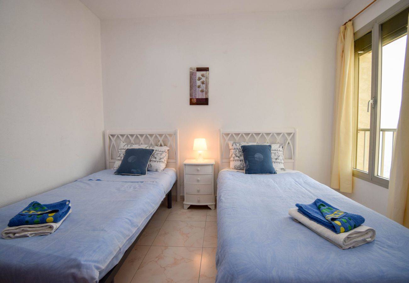 Apartment in Fuengirola - Ref: 257 Beachfront apartment with stunning views of the Mediterranean