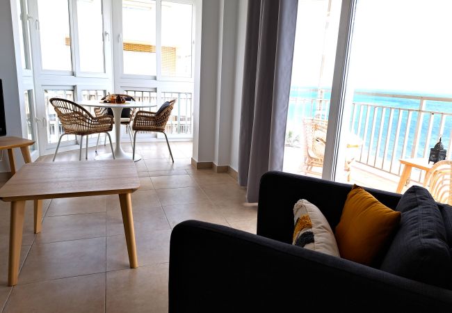 Apartment in Fuengirola - Ref: 200  Beachfront apartment with pool and stunning sea views