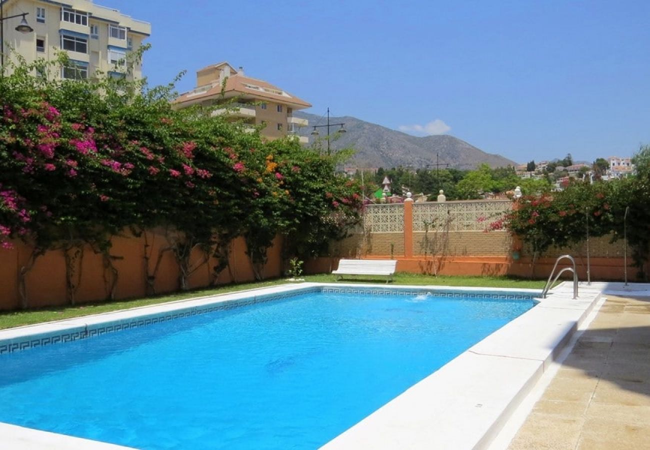 Apartment in Fuengirola - Ref: 200  Beachfront apartment with pool and stunning sea views