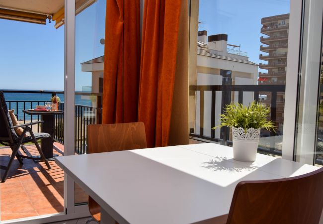 Apartment in Fuengirola - Ref: 228 Beachfront 1 bed apartment with sea views in Los Boliches