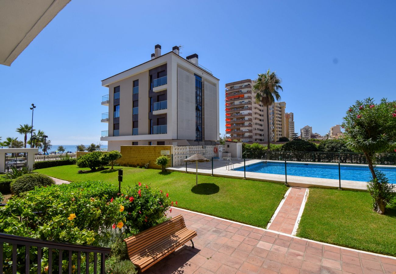 Apartment in Fuengirola - Ref: 228 Beachfront 1 bed apartment with sea views in Los Boliches