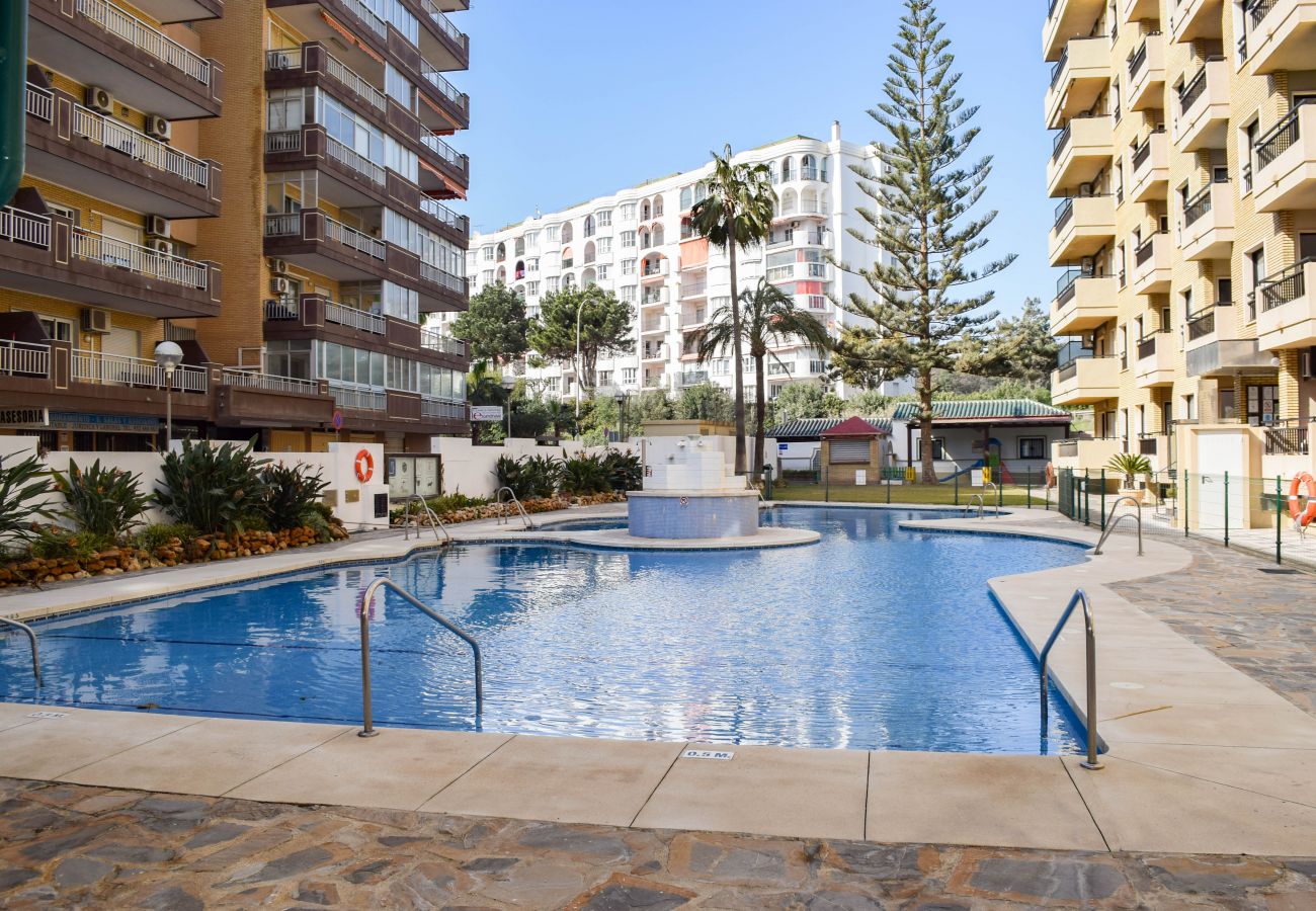 Apartment in Fuengirola - Ref: 248 Apartment in beachfront community with sea views and swimming pool