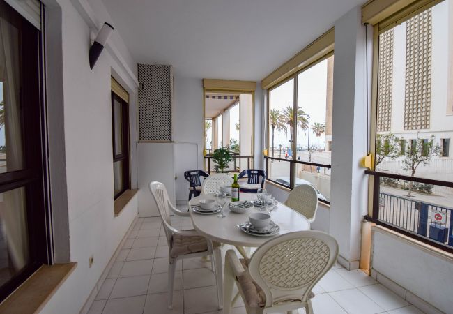 Apartment in Fuengirola - Ref: 299 Beachfront 4 bedroom apartment with pool in Fuengirola