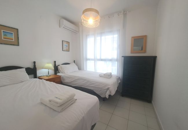 Apartment in Fuengirola - Ref: 299 Beachfront 4 bedroom apartment with pool in Fuengirola