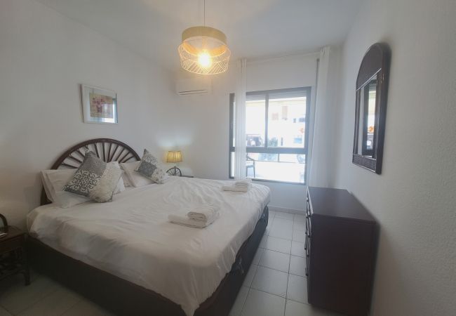 Apartment in Fuengirola - Ref: 299 Beachfront 4 bedroom apartment with pool in Fuengirola