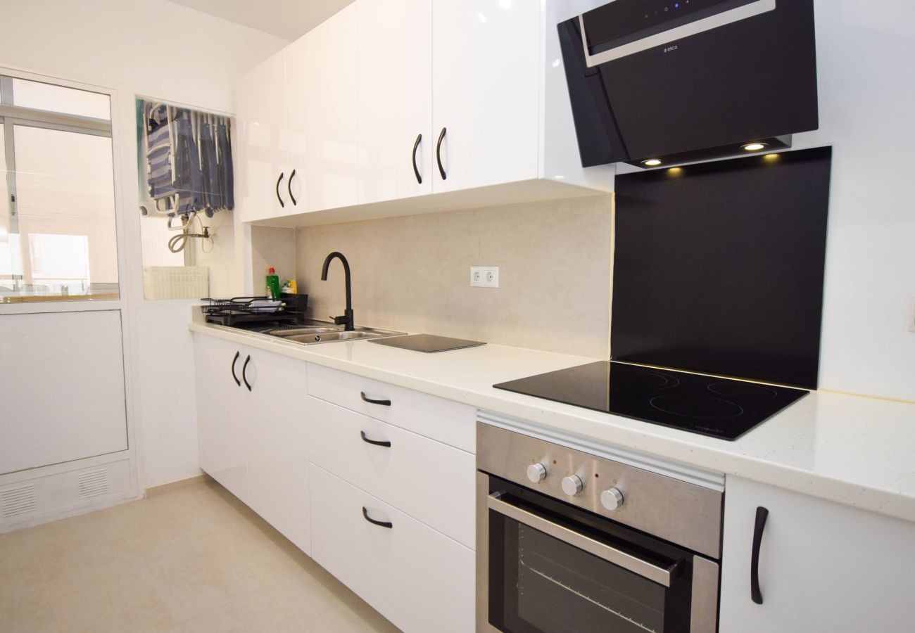 Apartment in Fuengirola - Ref: 282 Apartment in beachfront complex with garden and pool views