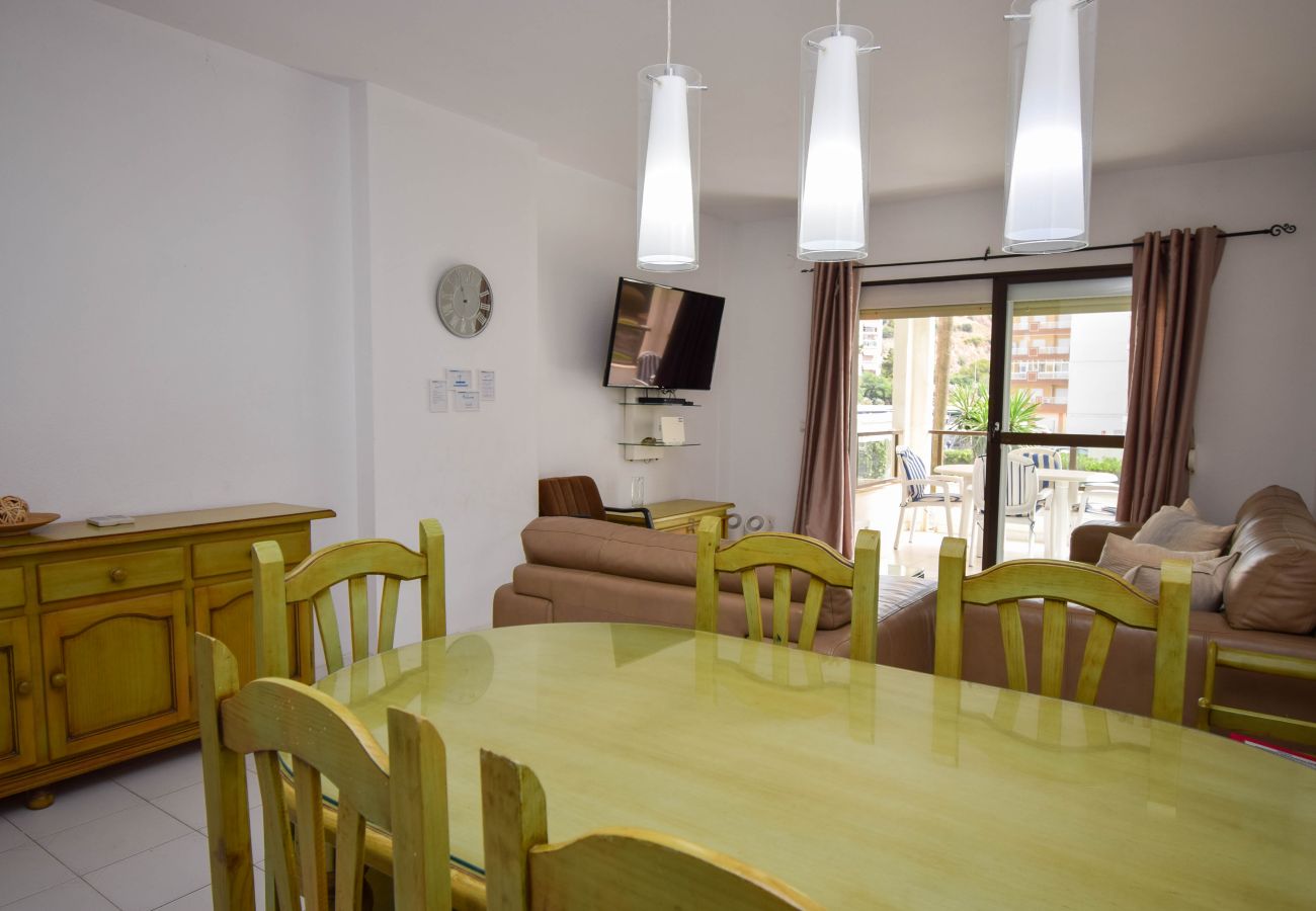 Apartment in Fuengirola - Ref: 282 Apartment in beachfront complex with garden and pool views