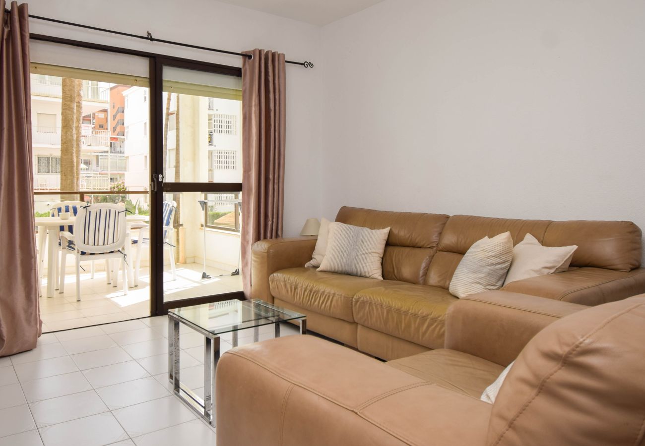 Apartment in Fuengirola - Ref: 282 Apartment in beachfront complex with garden and pool views