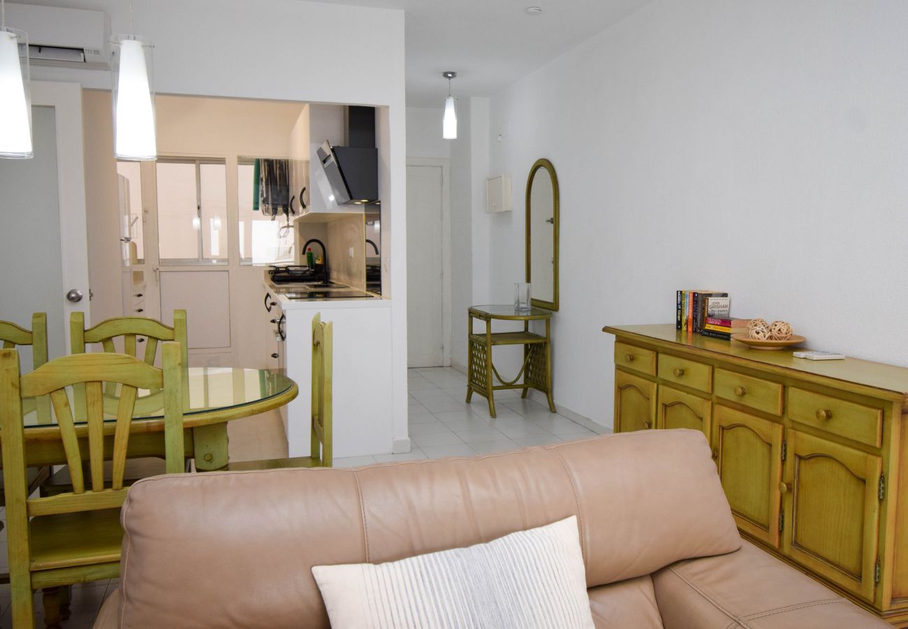 Apartment in Fuengirola - Ref: 282 Apartment in beachfront complex with garden and pool views