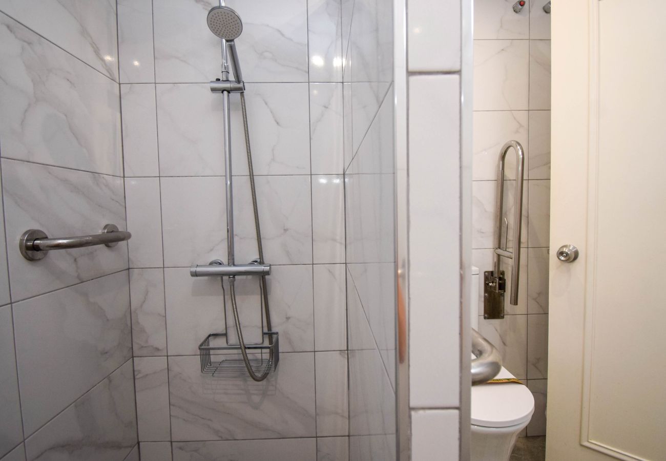 Apartment in Fuengirola - Ref: 282 Apartment in beachfront complex with garden and pool views