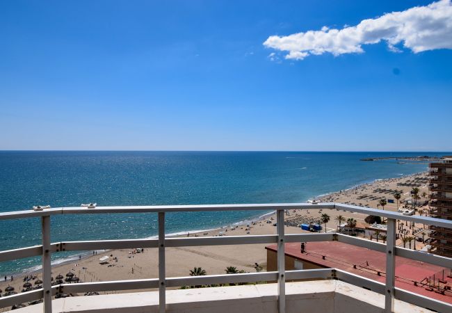 Apartment in Fuengirola - Ref: 260 Beachfront apartment with sea views, pool and bright sunny terrace Apartment in Fuengirola - Ref: 260 Beachfront apartment with sea views, pool and bright sunny terrace