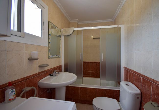 Apartment in Fuengirola - Ref: 260 Beachfront apartment with sea views, pool and bright sunny terrace Apartment in Fuengirola - Ref: 260 Beachfront apartment with sea views, pool and bright sunny terrace