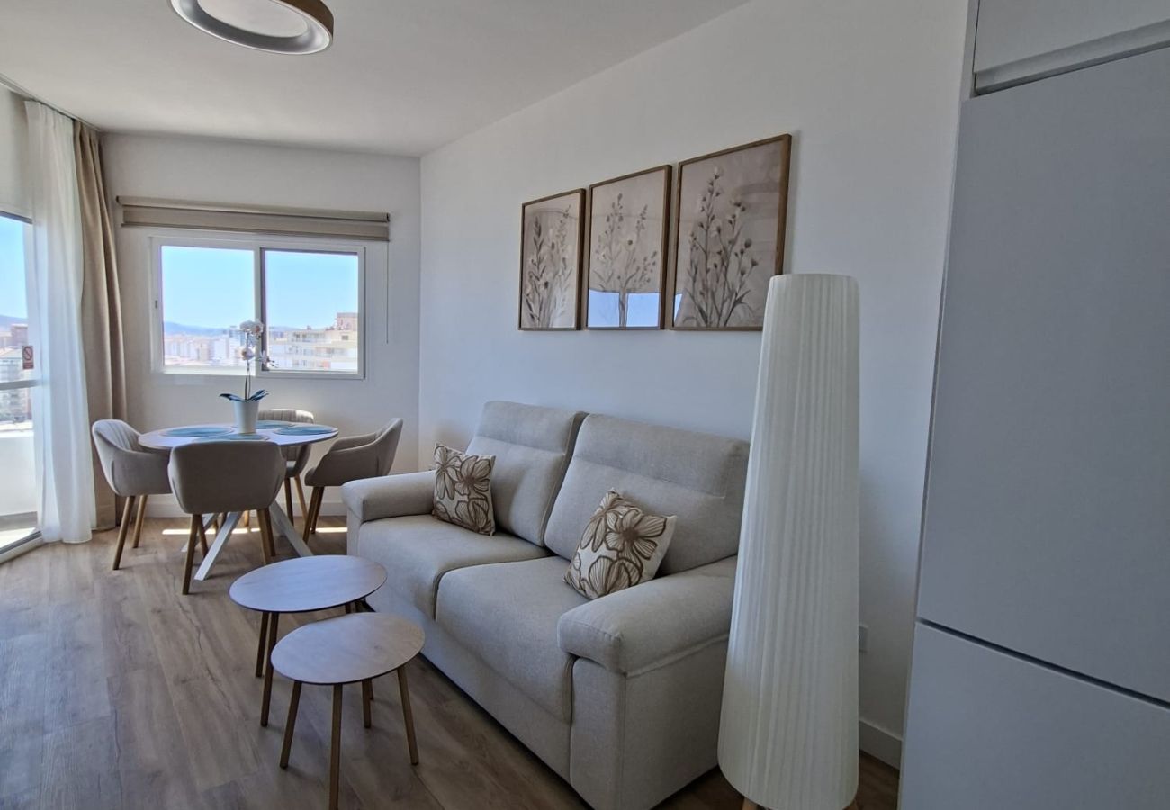 Apartment in Fuengirola - Ref: 286. Luxury beachfront apartment with sea views, pool and sunny terrace