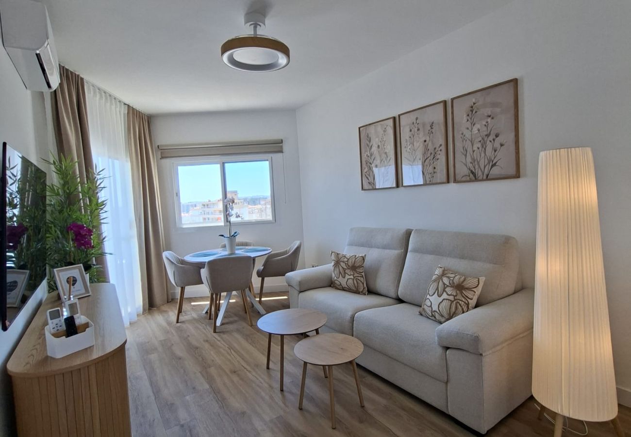 Apartment in Fuengirola - Ref: 286. Luxury beachfront apartment with sea views, pool and sunny terrace