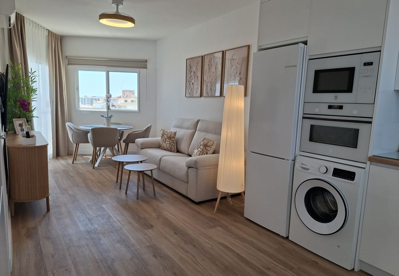 Apartment in Fuengirola - Ref: 286. Luxury beachfront apartment with sea views, pool and sunny terrace