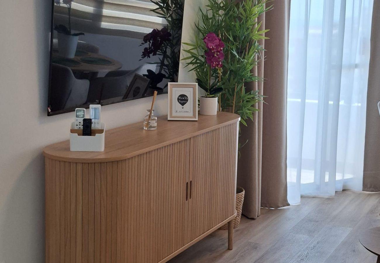Apartment in Fuengirola - Ref: 286. Luxury beachfront apartment with sea views, pool and sunny terrace