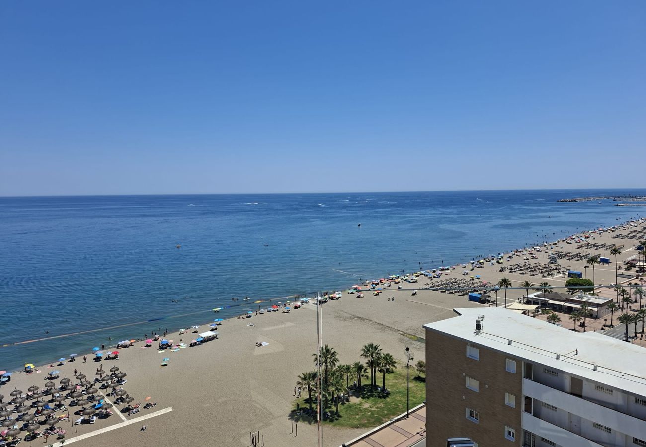 Apartment in Fuengirola - Ref: 286. Luxury beachfront apartment with sea views, pool and sunny terrace