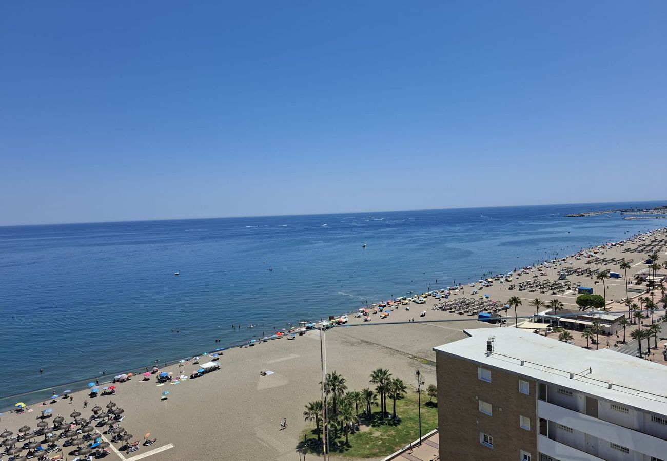 Apartment in Fuengirola - Ref: 286. Luxury beachfront apartment with sea views, pool and sunny terrace
