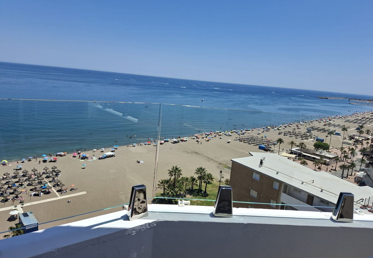 Apartment in Fuengirola - Ref: 286. Luxury beachfront apartment with sea views, pool and sunny terrace