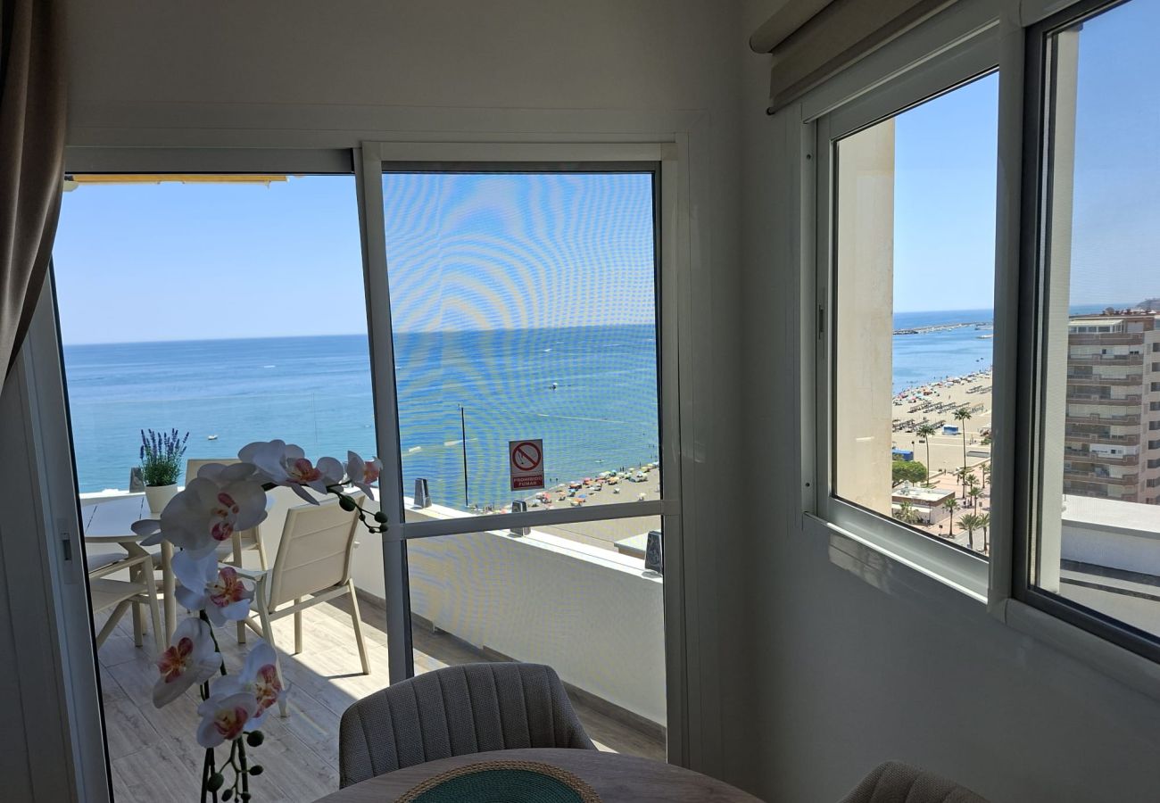 Apartment in Fuengirola - Ref: 286. Luxury beachfront apartment with sea views, pool and sunny terrace