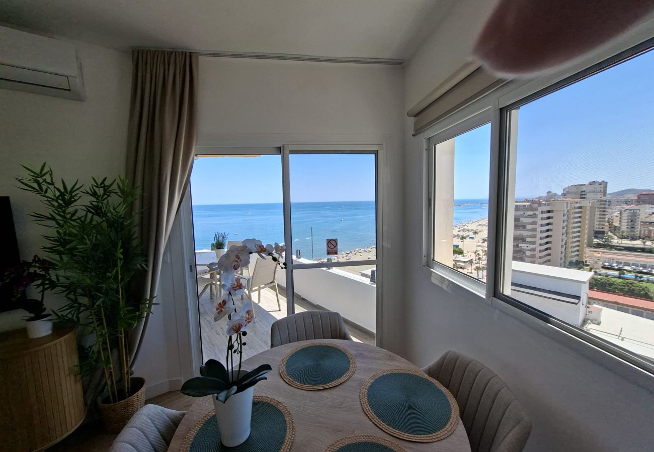 Apartment in Fuengirola - Ref: 286. Luxury beachfront apartment with sea views, pool and sunny terrace