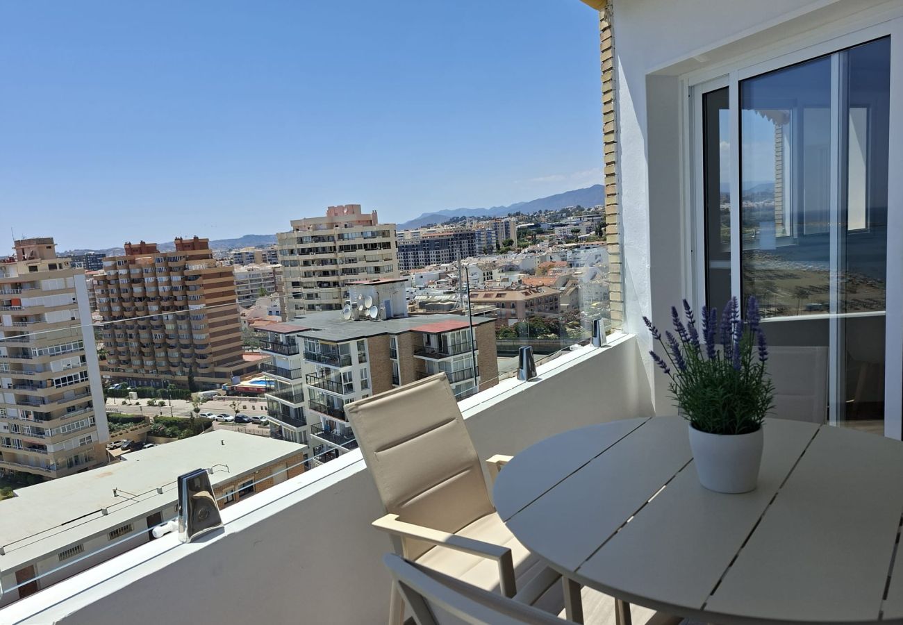 Apartment in Fuengirola - Ref: 286. Luxury beachfront apartment with sea views, pool and sunny terrace